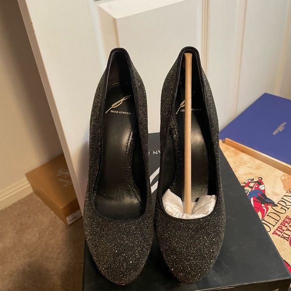 NIB BRIAN ATWOOD BFFONTANNE IN GOLD / BLACK TX SIZE 9M - Picture 4 of 9